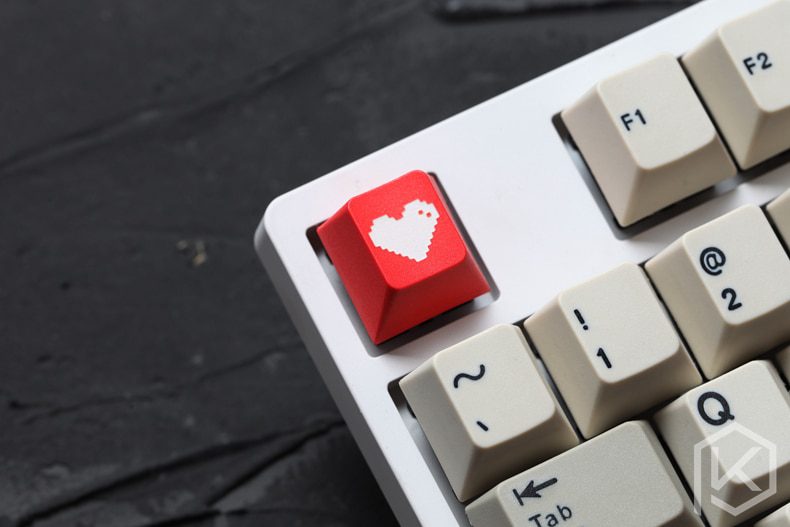 Novelty cherry profile dip dye and sculpture pbt keycap for mechanical keyboard laser etched legends pixel heart black red white